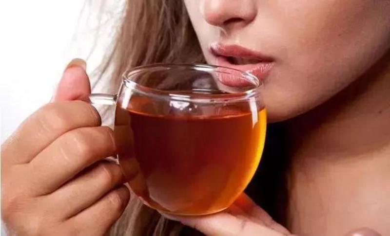 TEČNI BILJNI INSTANT ČAJ ZA REGULISANJE MENSTRUACIJE